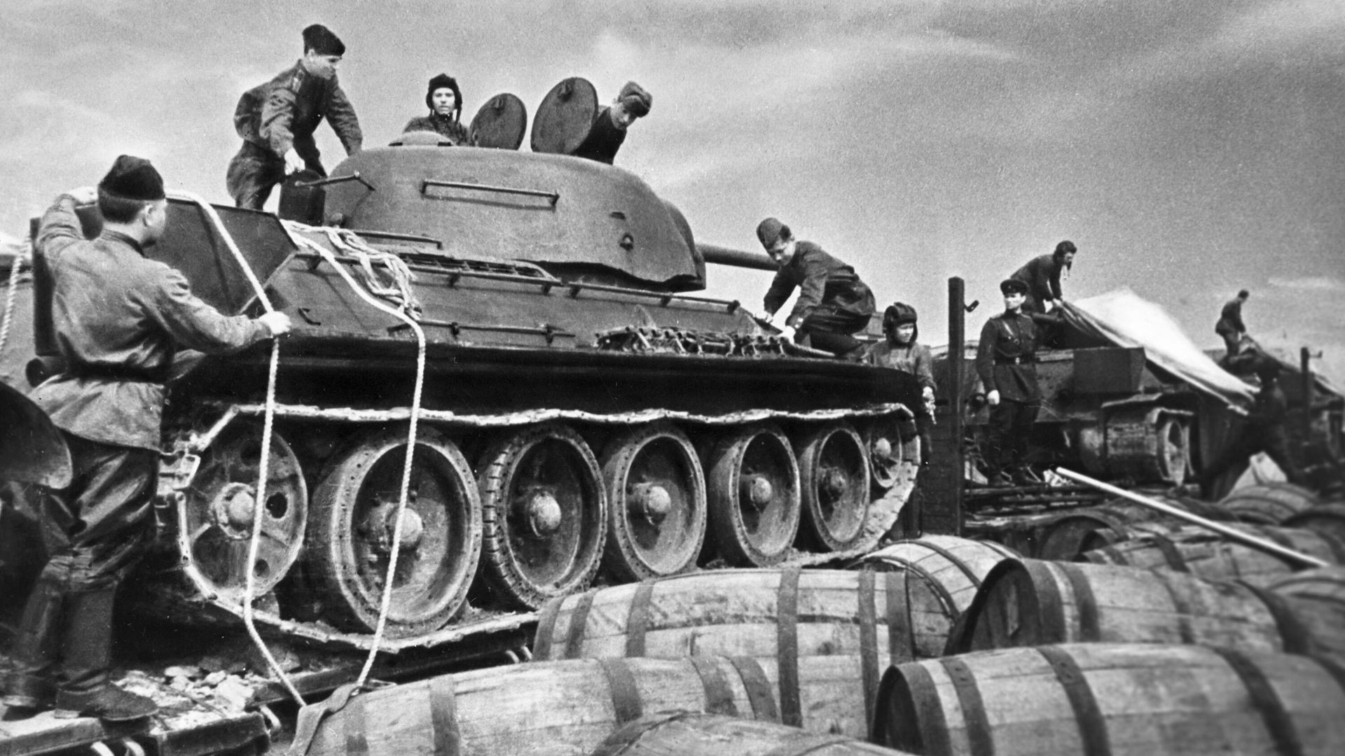 Танки Т-34 перед отправкой на фронт Танки Т-34 перед отправкой на фронт - РИА Новости, 1920, 16.01.2026