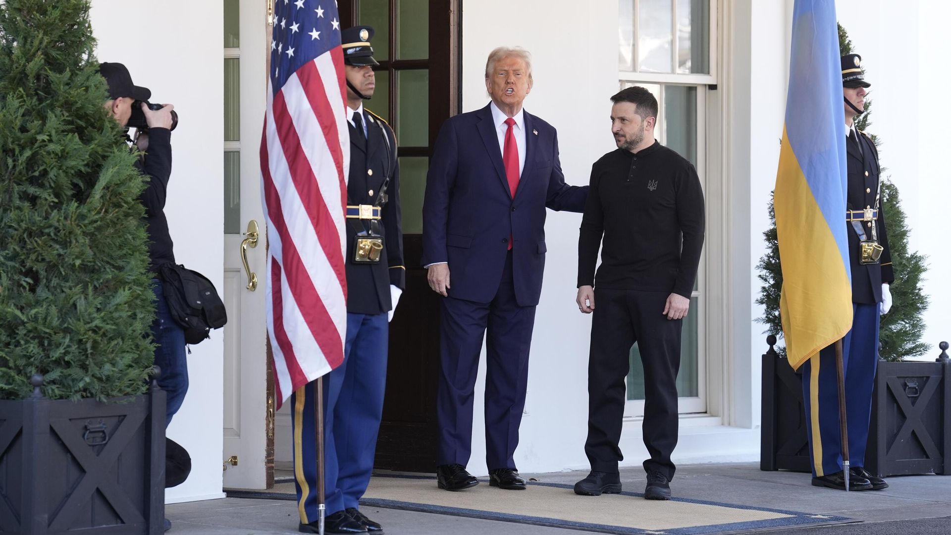 Дональд Трамп и Владимир Зеленский во время встречи в Вашингтоне - РИА Новости, 1920, 22.04.2025