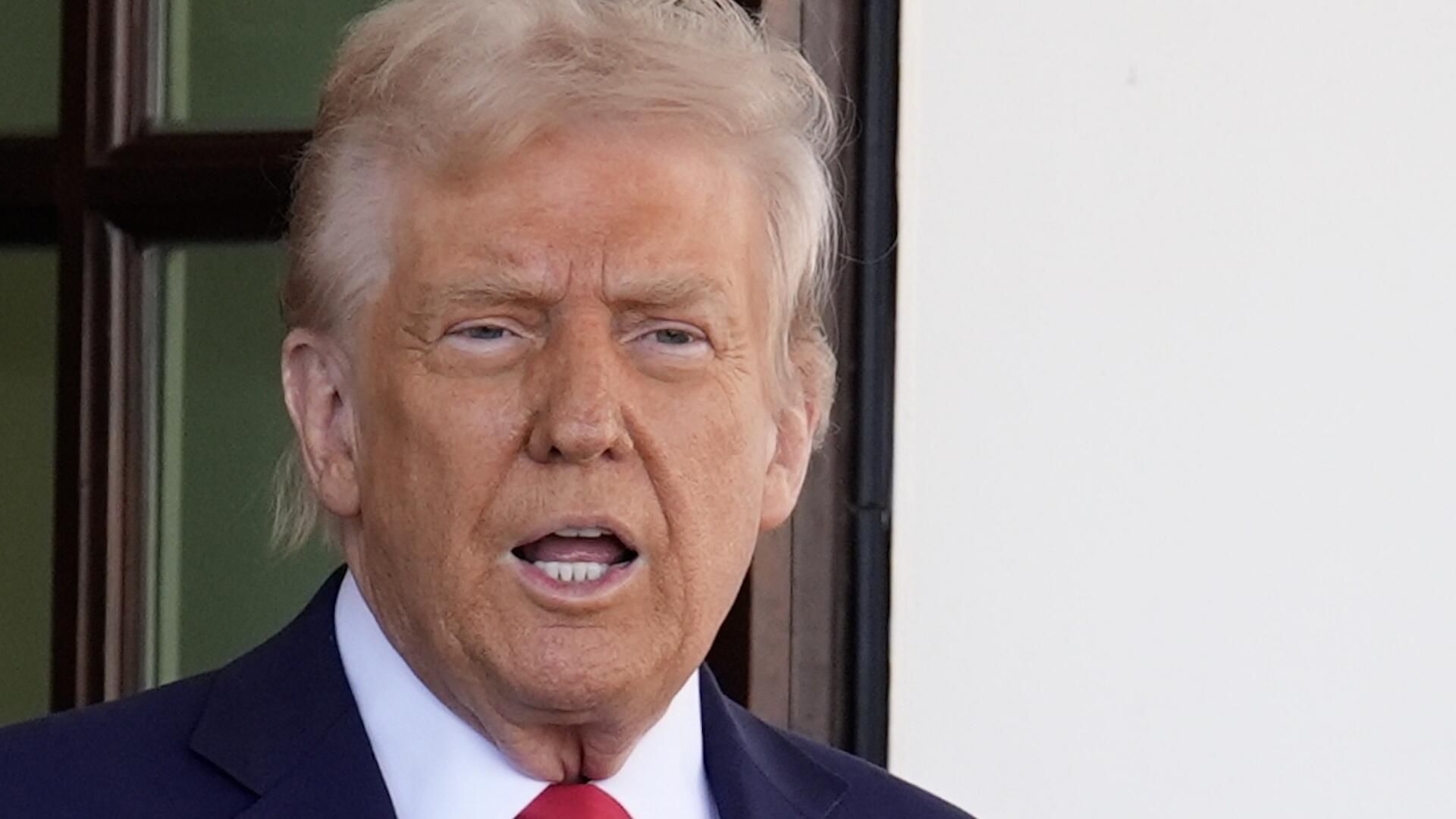 Хочет продолжать сражаться – Трамп о позиции Зеленского Хочет продолжать сражаться – Трамп о позиции Зеленского - РИА Новости, 1920, 01.03.2025
