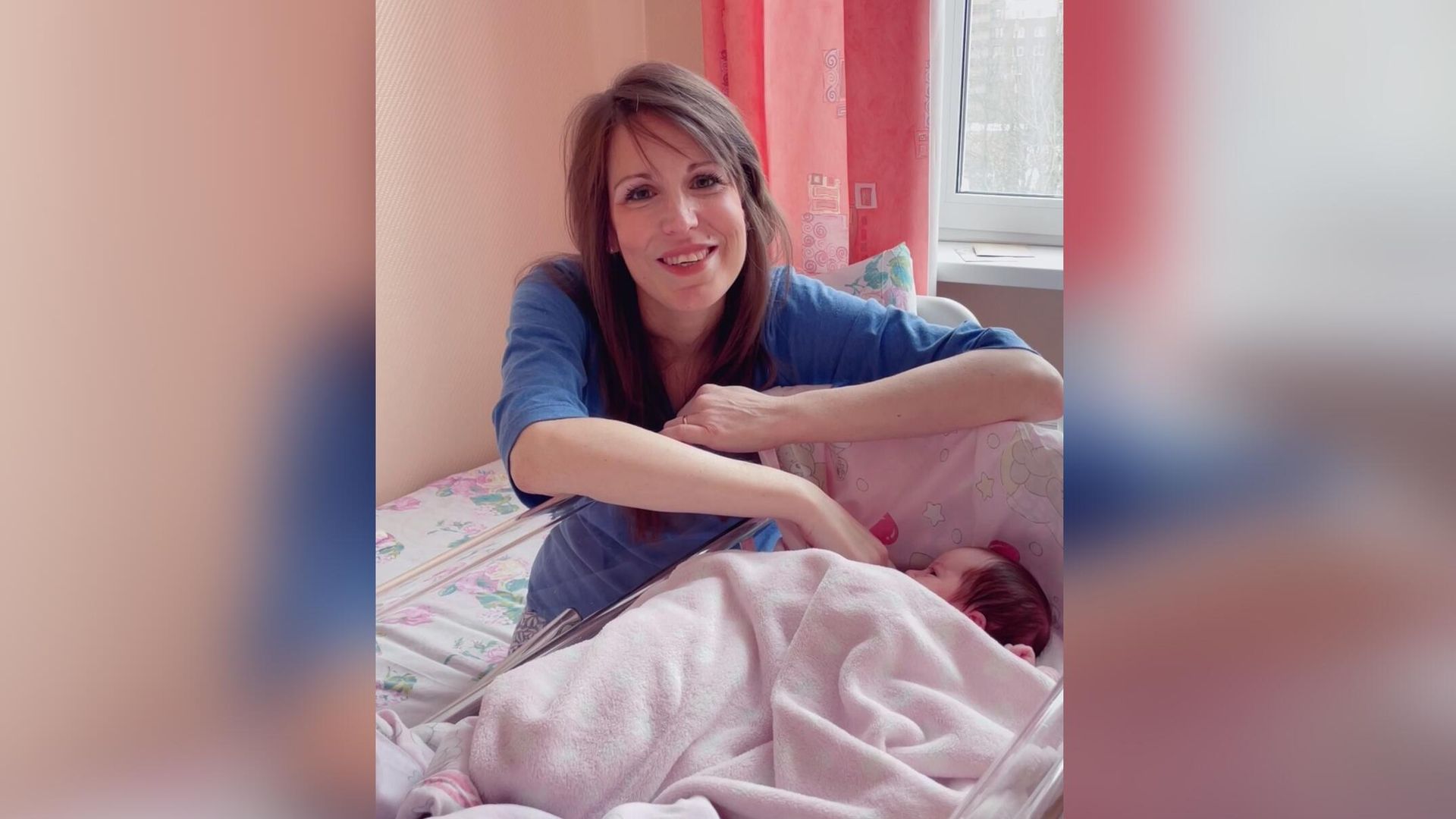 Арасель с новорожденным ребенком Арасель с новорожденным ребенком - РИА Новости, 1920, 01.03.2025