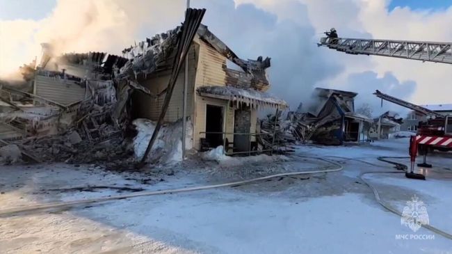 Ликвидация пожара в жилом доме на Ямале. Кадр видео
