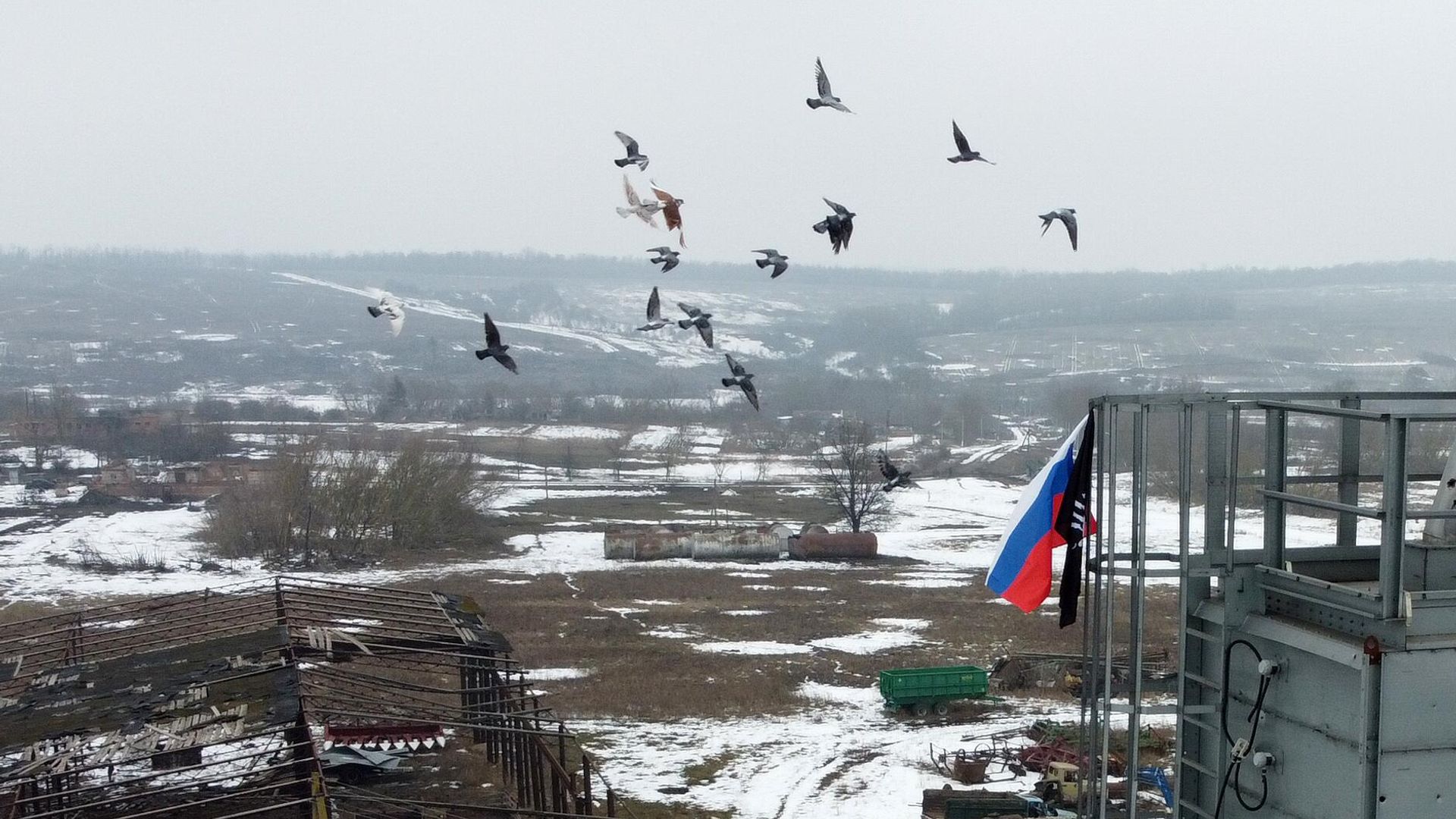 Флаг Российской Федерации над селом Погребки Суджанского района Курской области Флаг Российской Федерации над селом Погребки Суджанского района Курской области - РИА Новости, 1920, 03.03.2025