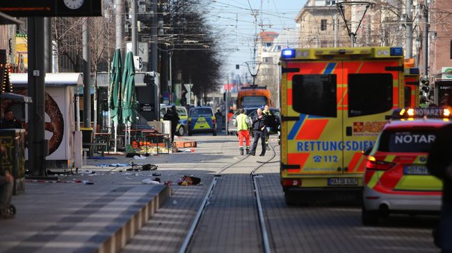 Место наезда автомобиля на толпу в Мангейме, Германия