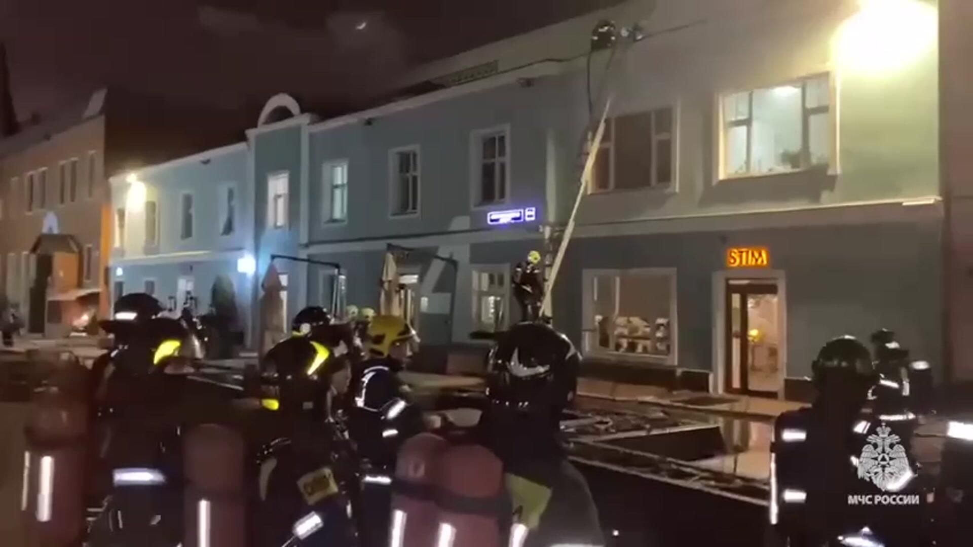 Тушение пожара в двухэтажном административном здании на Спартаковской площади - РИА Новости, 1920, 03.03.2025