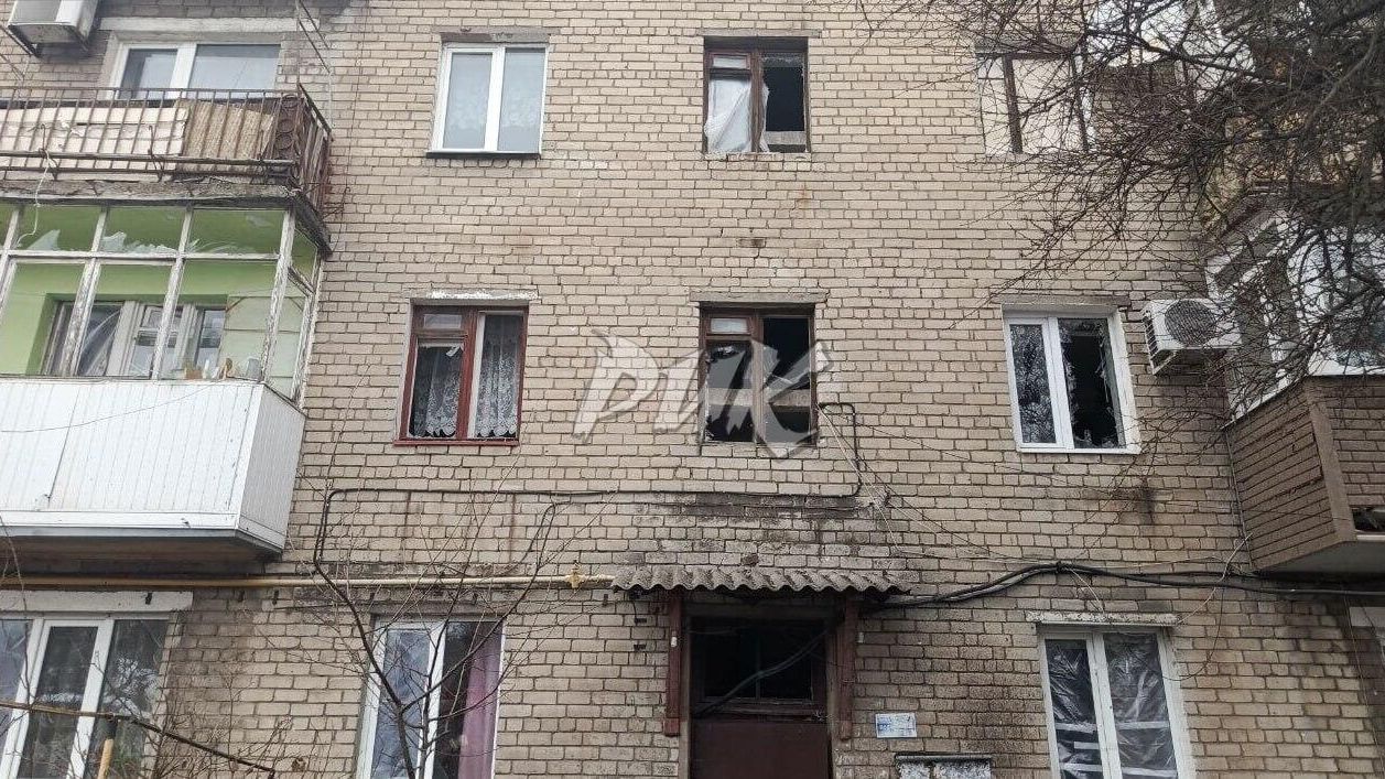 Последствия обстрела со стороны ВСУ центра Горловки в ДНР. 4 марта 2025 - РИА Новости, 1920, 04.03.2025