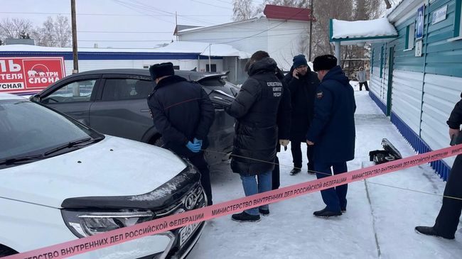 Работа СК РФ на месте убийства главы администрации Завьяловского района Николая Онищенко