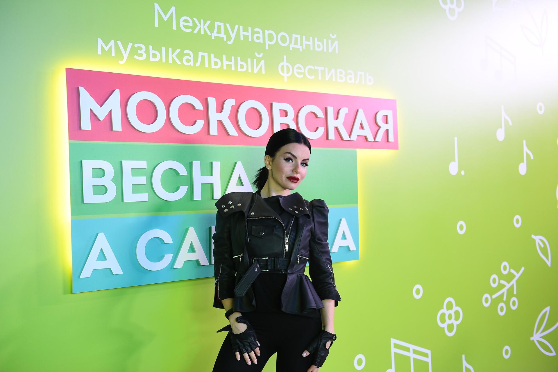 Певица Юлия Волкова на презентации нового тематического поезда метро, посвященного фестивалю Московская весна a cappella - РИА Новости, 1920, 04.03.2025