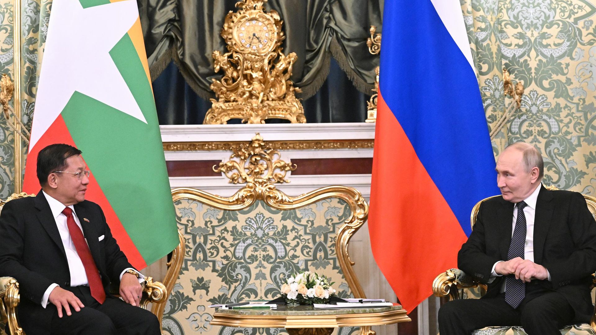 Президент РФ Владимир Путин и председатель Государственного административного совета, премьер-министр Республики Союз Мьянма Мин Аун Хлайн во время встречи. 4 марта 2025 Президент РФ Владимир Путин и председатель Государственного административного совета, премьер-министр Республики Союз Мьянма Мин Аун Хлайн во время встречи. 4 марта 2025 - РИА Новости, 1920, 04.03.2025