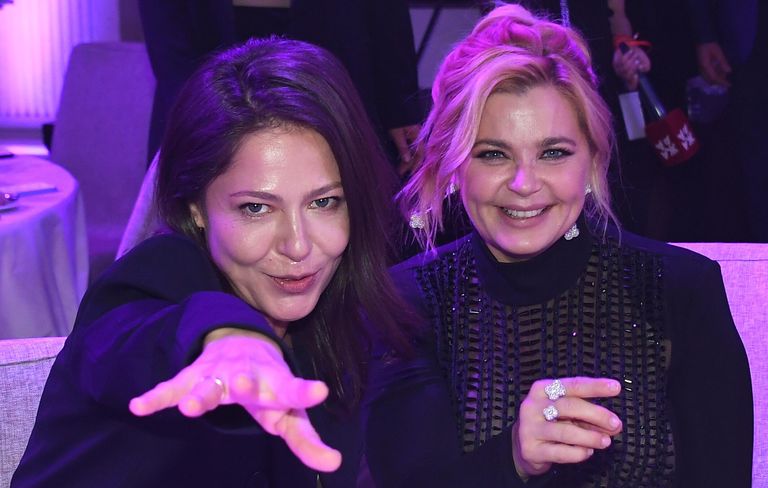 Актрисы Елена Лядова и Ирина Пегова на церемонии вручения ежегодной премии OK! Awards Больше чем звезды в Four Seasons Hotel Moscow Актрисы Елена Лядова и Ирина Пегова на церемонии вручения ежегодной премии OK! Awards Больше чем звезды в Four Seasons Hotel Moscow