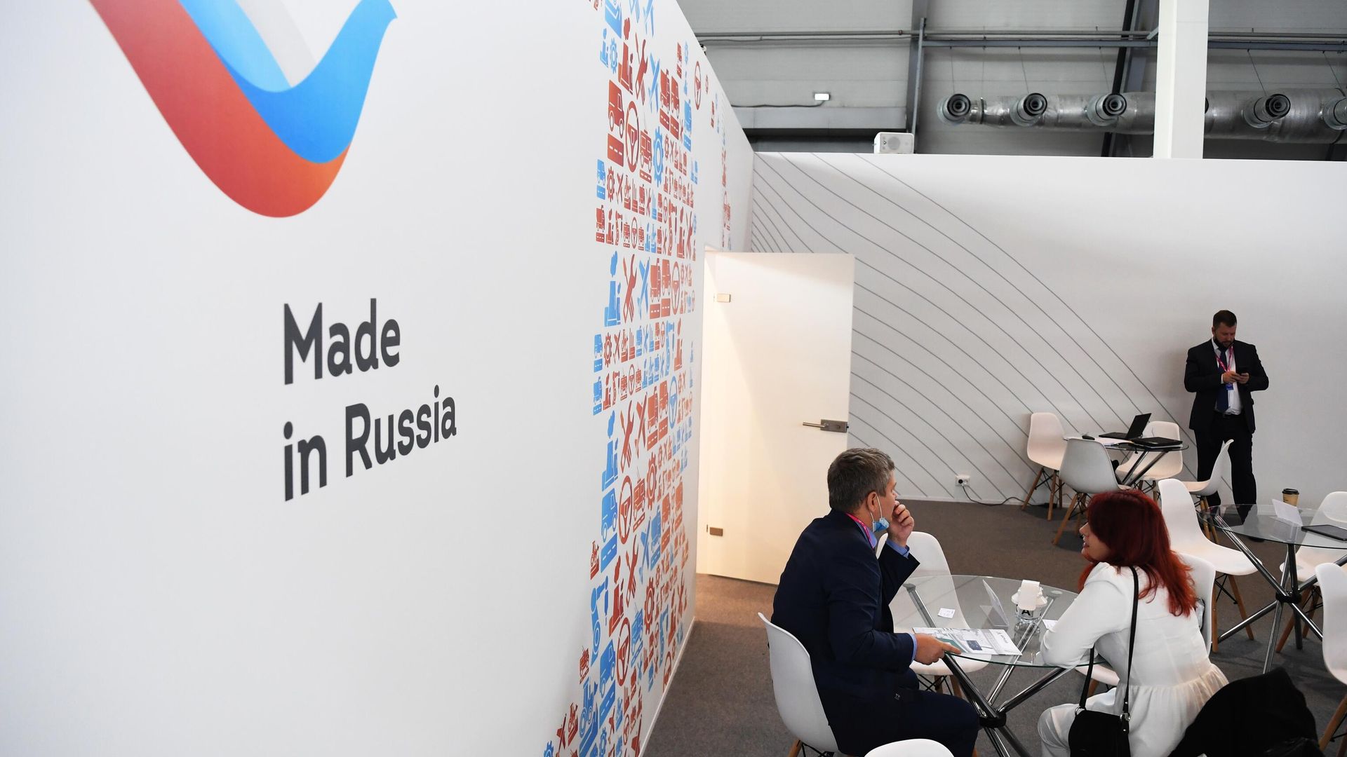 Стенд Российского экспортного центра на Международной промышленной выставке Иннопром-2021 в Екатеринбурге Стенд Российского экспортного центра на Международной промышленной выставке Иннопром-2021 в Екатеринбурге - РИА Новости, 1920, 16.05.2025