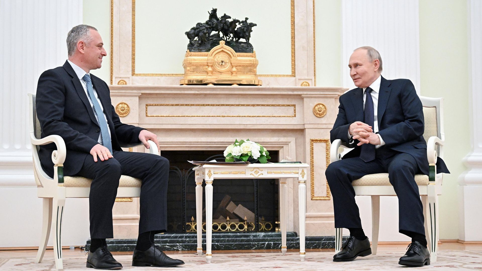 Президент РФ Владимир Путин и избранный президент Абхазии Бадра Гунба во время встречи. 5 марта 2025 - РИА Новости, 1920, 05.03.2025