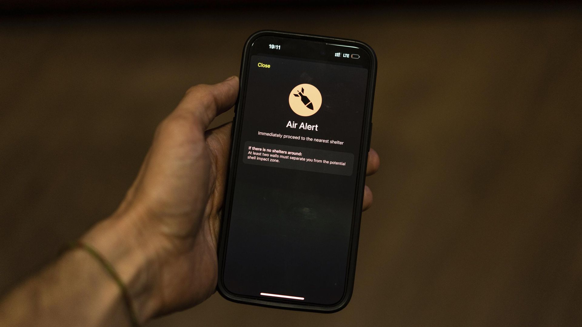 Приложение Air Alert, которое оповещает о начале и конце воздушных атак, на экране смартфона жителя Киева Приложение Air Alert, которое оповещает о начале и конце воздушных атак, на экране смартфона жителя Киева - РИА Новости, 1920, 16.05.2026