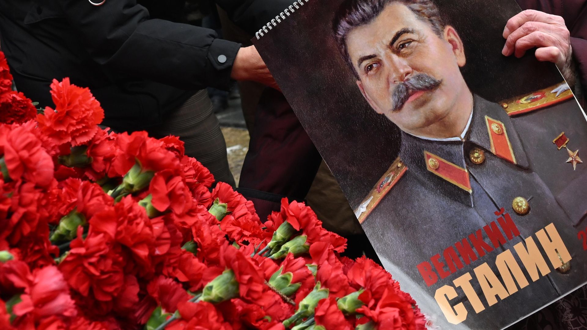 Церемония возложения венков к могиле Иосифа Виссарионовича Сталина у Кремлевской стены Церемония возложения венков к могиле Иосифа Виссарионовича Сталина у Кремлевской стены - РИА Новости, 1920, 06.03.2025