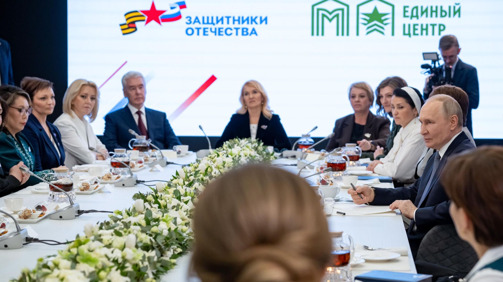 Президент России Владимир Путин во время встречи с сотрудницами и подопечными фонда поддержки участников СВО Защитники Отечества Президент России Владимир Путин во время встречи с сотрудницами и подопечными фонда поддержки участников СВО Защитники Отечества - РИА Новости, 1920, 06.03.2025
