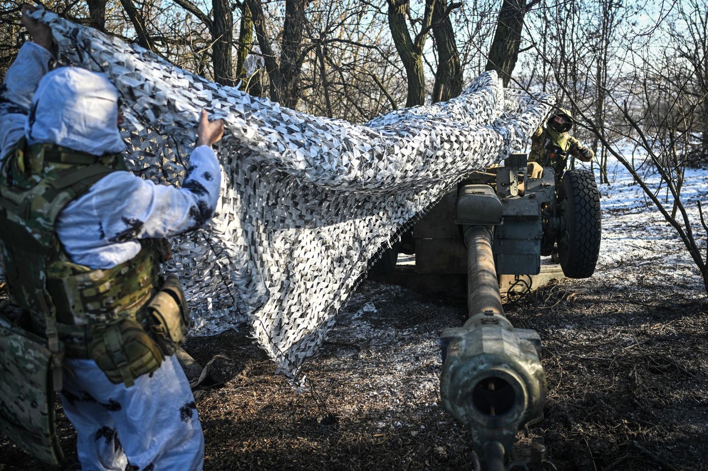 Работа артиллерийского расчета гаубицы Д-30 СпН Ахмат МО РФ в Курской области