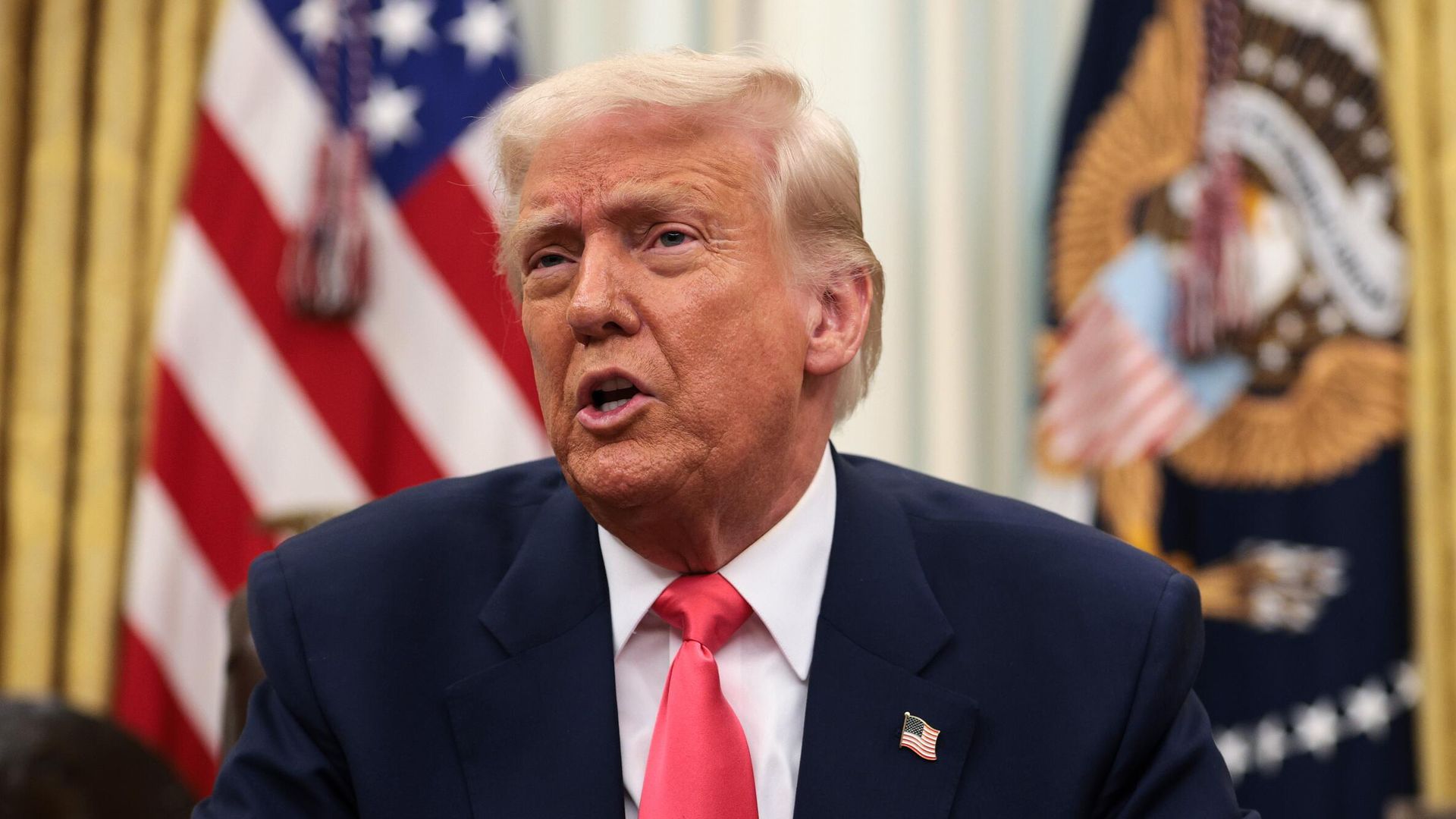 Президент США Дональд Трамп в Овальном кабинете Белого дома Президент США Дональд Трамп в Овальном кабинете Белого дома - РИА Новости, 1920, 12.03.2025