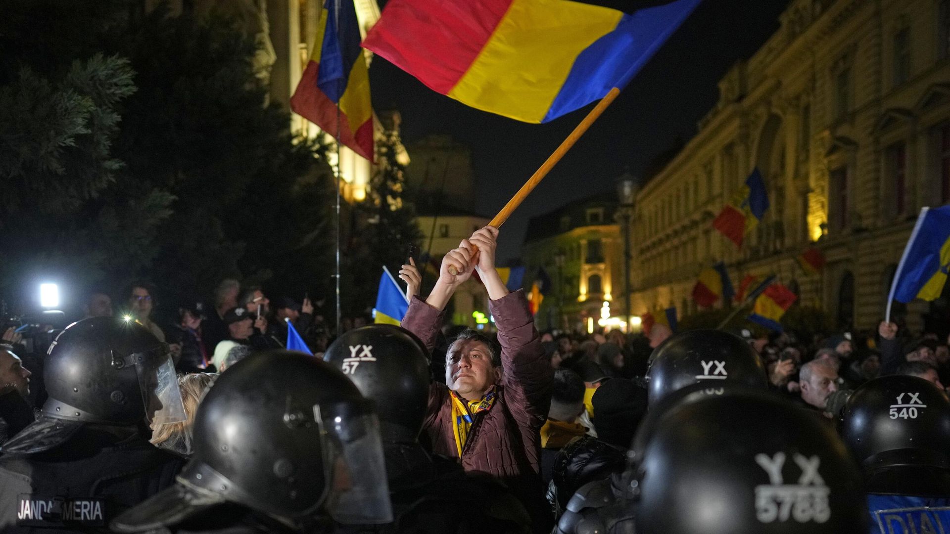 Ночной протест сторонников Кэлина Джорджеску в Бухаресте - РИА Новости, 1920, 10.03.2025
