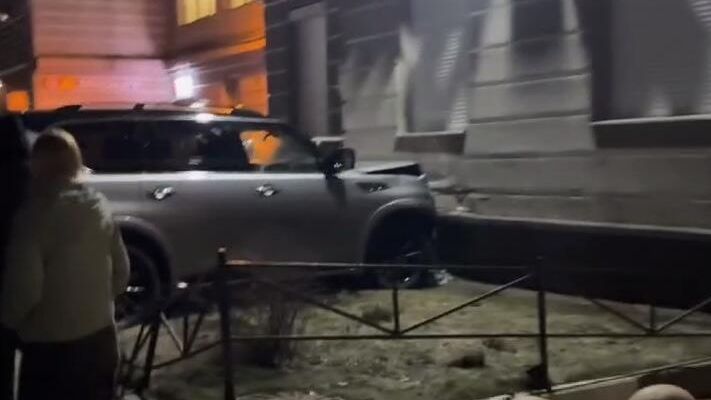 На месте ДТП в поселке имени Свердлова Ленинградской области. Кадр видео На месте ДТП в поселке имени Свердлова Ленинградской области. Кадр видео - РИА Новости, 1920, 10.03.2025