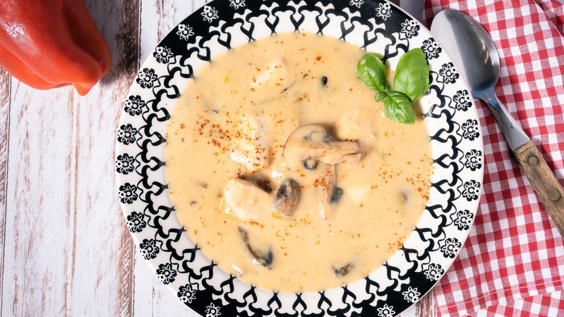 Сырный суп с грибами и курицей Сырный суп с грибами и курицей - РИА Новости, 1920, 03.04.2025