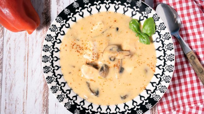 Сырный суп с грибами и курицей Сырный суп с грибами и курицей