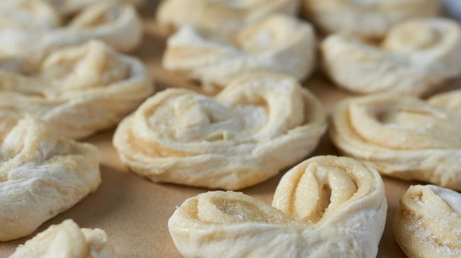 Дрожжевые булочки с сахаром Дрожжевые булочки с сахаром