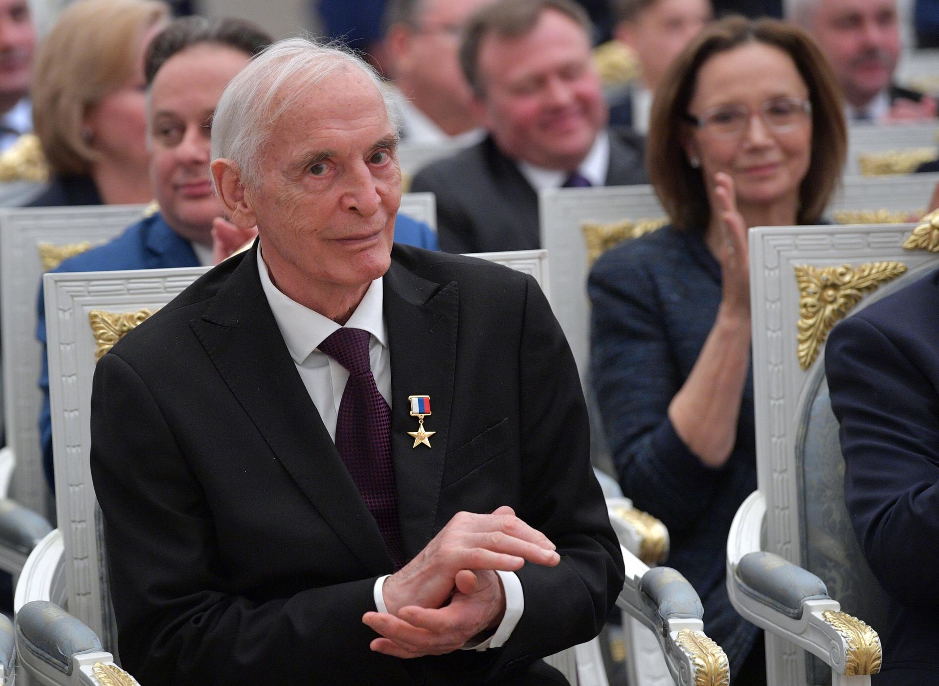 Народный артист СССР Василий Лановой на церемонии вручения президентом РФ Владимиром Путиным медалей Герой Труда Российской Федерации Народный артист СССР Василий Лановой на церемонии вручения президентом РФ Владимиром Путиным медалей Герой Труда Российской Федерации - РИА Новости, 1920, 10.03.2025