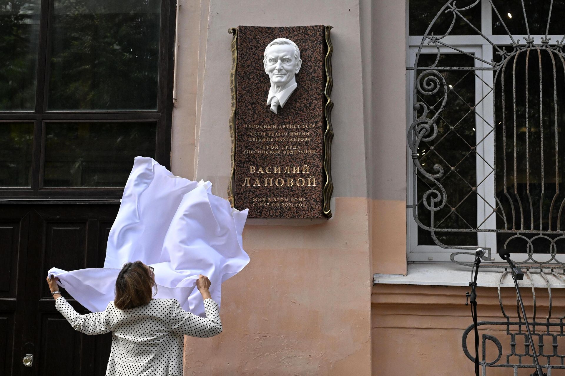 Вдова Василия Ланового актриса Ирина Купченко на церемонии открытия мемориальной доски памяти актера Василия Ланового Вдова Василия Ланового актриса Ирина Купченко на церемонии открытия мемориальной доски памяти актера Василия Ланового - РИА Новости, 1920, 10.03.2025