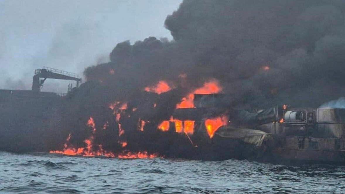 В Северном море столкнулись нефтяной танкер и грузовое судно - РИА Новости, 1920, 10.03.2025