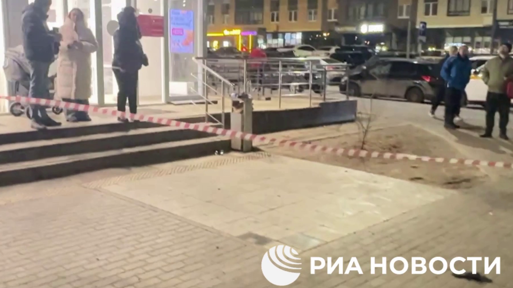 Часть дома оцепили в подмосковном ЖК, где неподалеку минувшей ночью отражали атаку украинских БПЛА - РИА Новости, 1920, 11.03.2025
