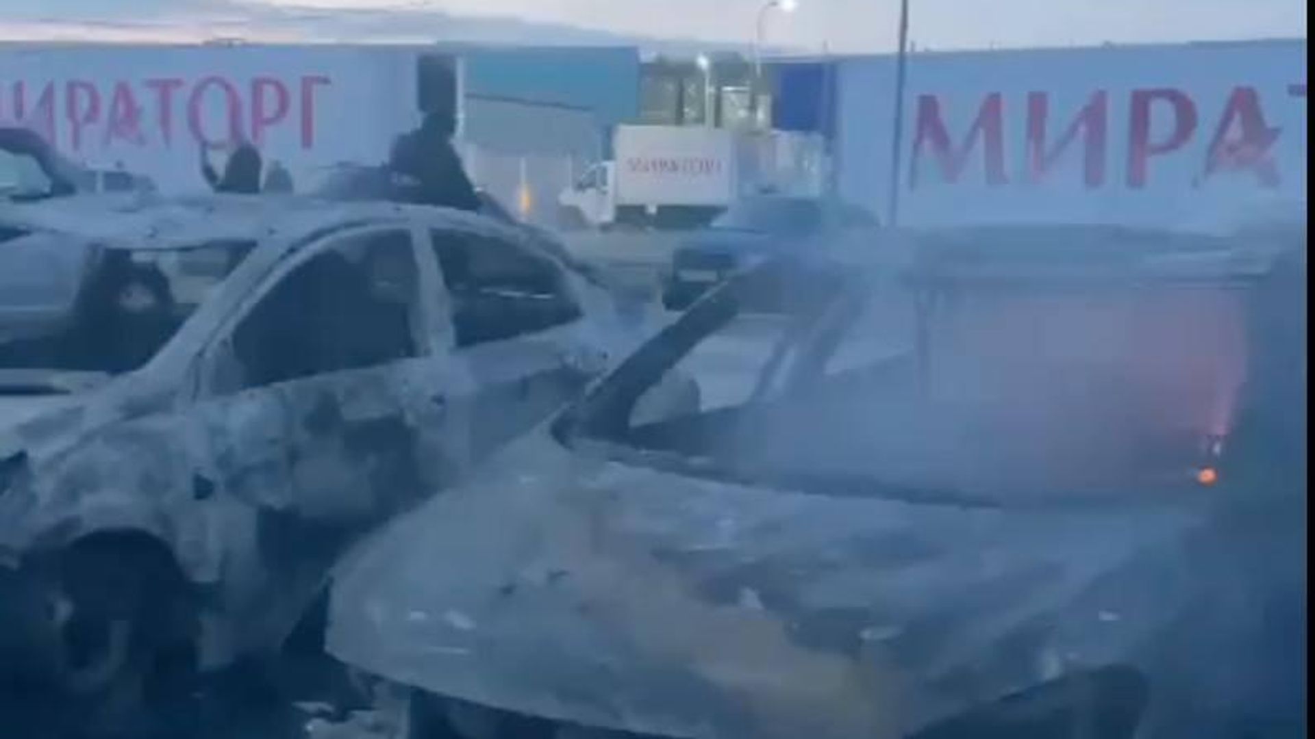 Возгорание на парковке Мираторга после атаки дронов Возгорание на парковке Мираторга после атаки дронов - РИА Новости, 1920, 11.03.2025