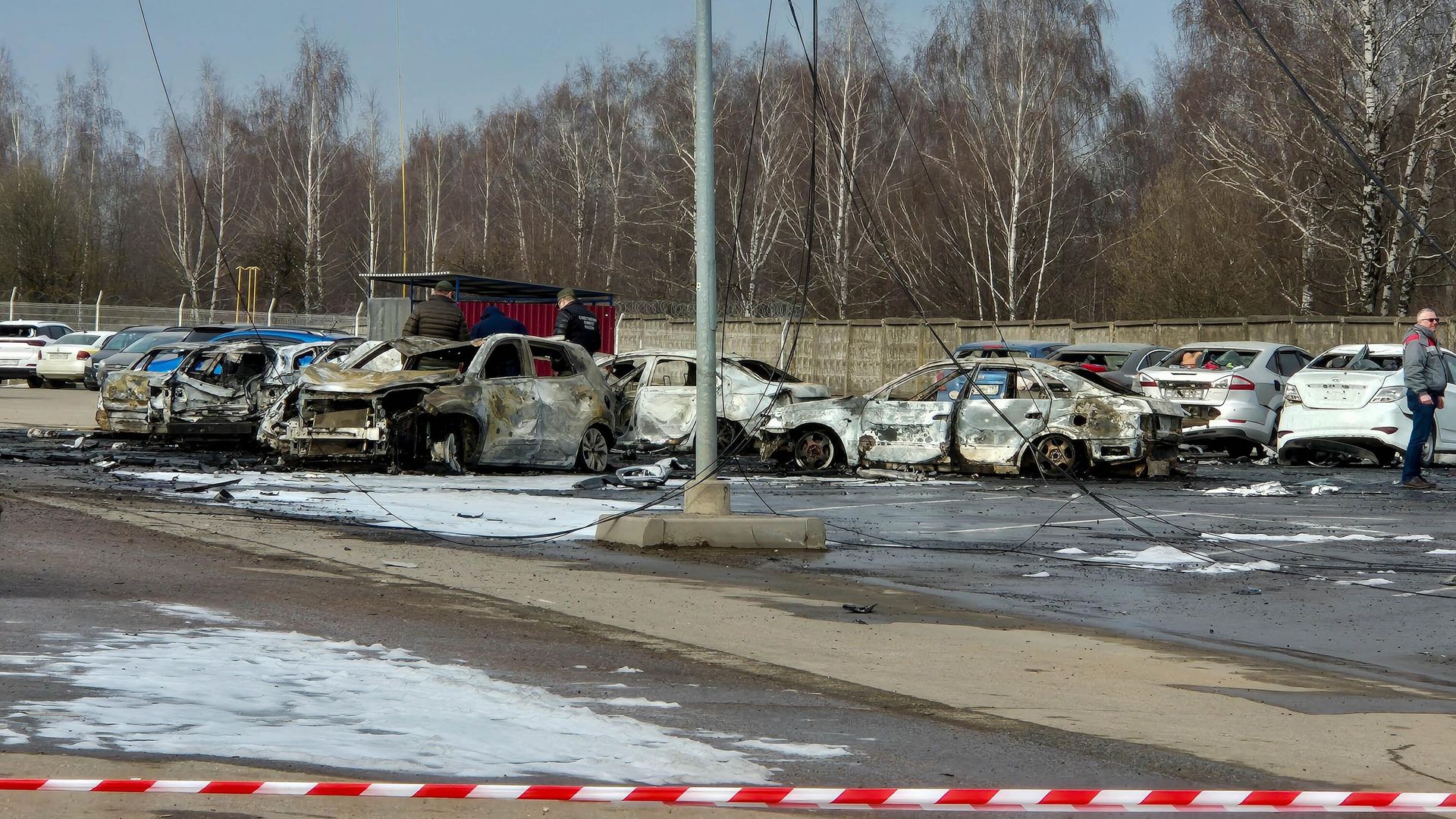 Сгревшие автомобили на парковке у дистрибьютерского центра Мираторг в Домодедово - РИА Новости, 1920, 11.03.2025