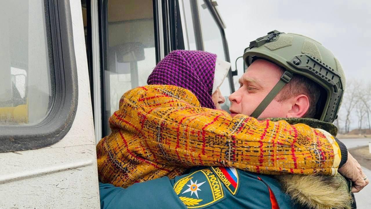 Эвакуация российских граждан силами военных и волонтеров Эвакуация российских граждан силами военных и волонтеров - РИА Новости, 1920, 13.03.2025