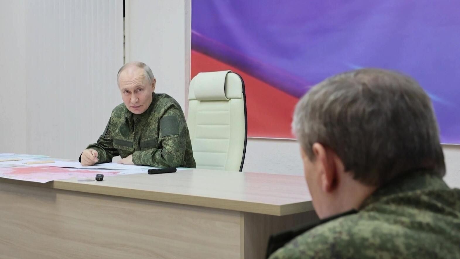 Президент Владимир Путин и начальник Генерального штаба Вооруженных сил РФ Валерий Герасимов на одном из пунктов управления курской группировкой войск Президент Владимир Путин и начальник Генерального штаба Вооруженных сил РФ Валерий Герасимов на одном из пунктов управления курской группировкой войск - РИА Новости, 1920, 13.03.2025