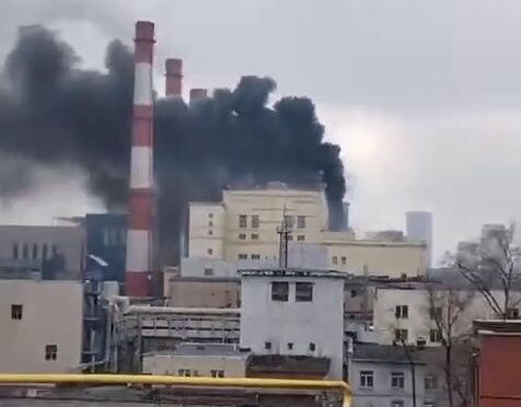 Возгорание кровли неэксплуатируемого здания на Хорошевской улице в Москве - РИА Новости, 1920, 13.03.2025