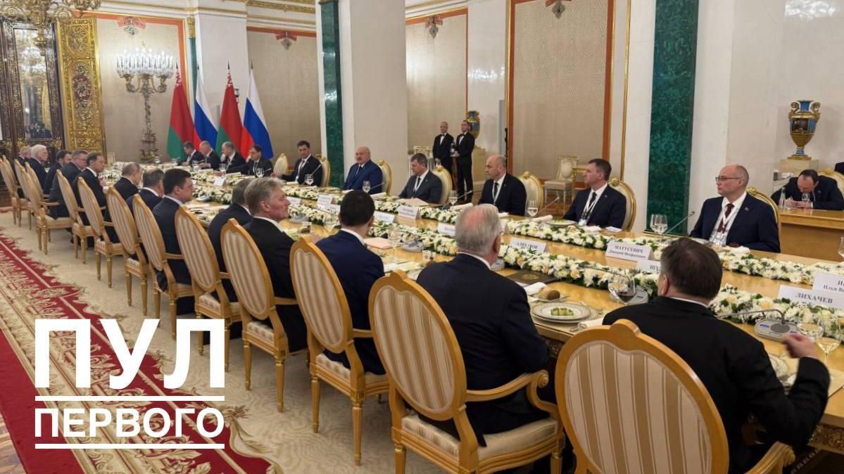 Президент РФ Владимир Путин и президент Белоруссии Александр Лукашенко во время встречи в расширенном составе в формате обеда Президент РФ Владимир Путин и президент Белоруссии Александр Лукашенко во время встречи в расширенном составе в формате обеда - РИА Новости, 1920, 13.03.2025