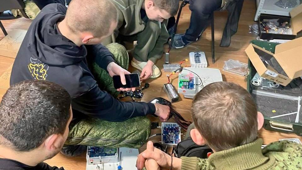 Магаданские изобретатели создали средства РЭБ для нужд СВО Магаданские изобретатели создали средства РЭБ для нужд СВО - РИА Новости, 1920, 14.03.2025