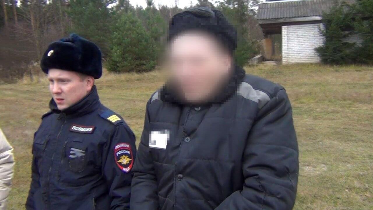 Денис Писчиков на месте одного из убийств Денис Писчиков на месте одного из убийств - РИА Новости, 1920, 13.09.2025