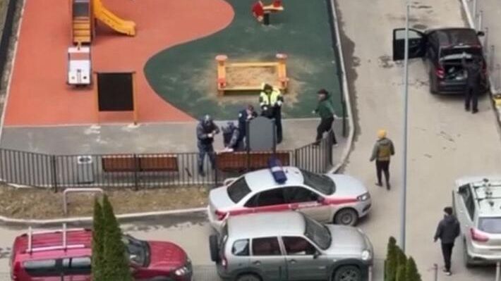 Ситуация возле детского сада в Новой Москве, где произошла стрельба Ситуация возле детского сада в Новой Москве, где произошла стрельба - РИА Новости, 1920, 14.03.2025