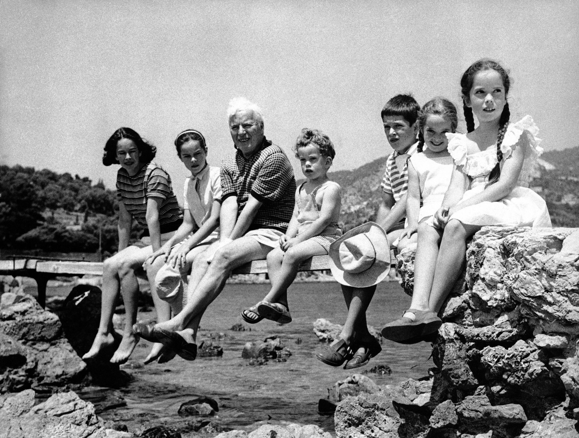 Чарли Чаплин с женой Уной и детьми на Французской ривьере. 1957 год - РИА Новости, 1920, 14.03.2025