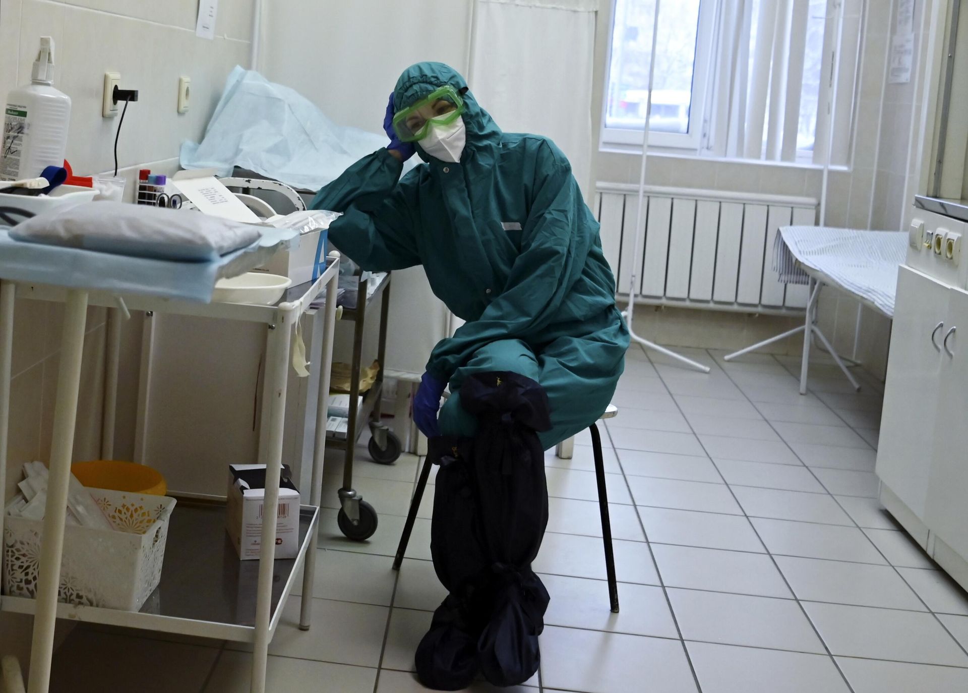 Медик в красной зоне реанимационного отделения Республиканской клинической больницы Казани Медик в красной зоне реанимационного отделения Республиканской клинической больницы Казани - РИА Новости, 1920, 14.03.2025