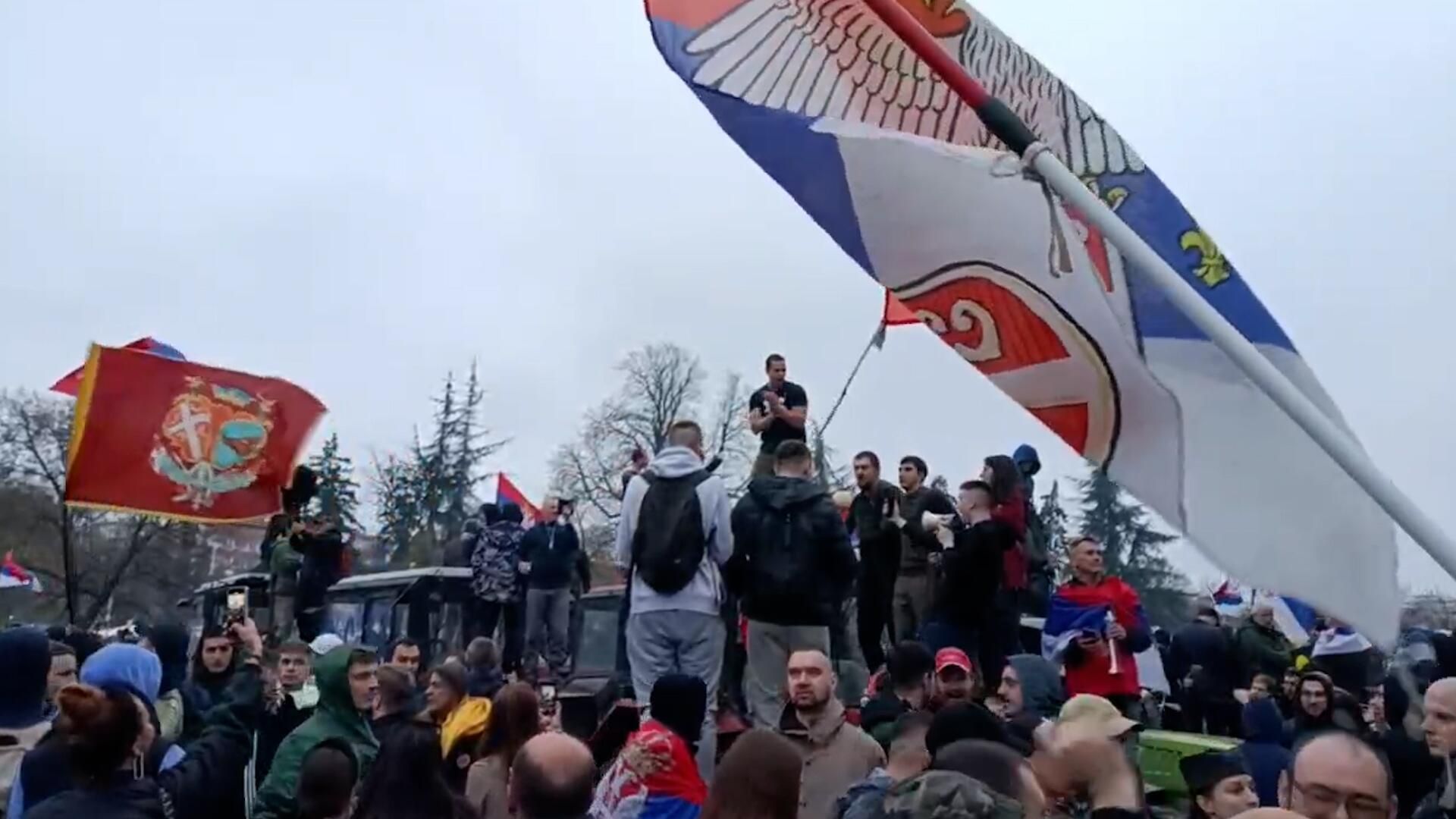 Кордон полиции и тысячи митингующих: акция протеста в Белграде Кордон полиции и тысячи митингующих: акция протеста в Белграде - РИА Новости, 1920, 15.03.2025