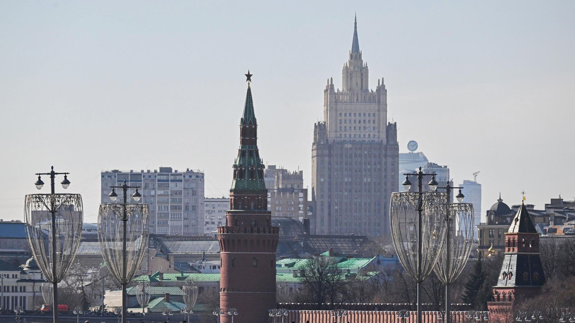 Вид на Водовзводную башню Московского Кремля Вид на Водовзводную башню Московского Кремля - РИА Новости, 1920, 13.04.2025