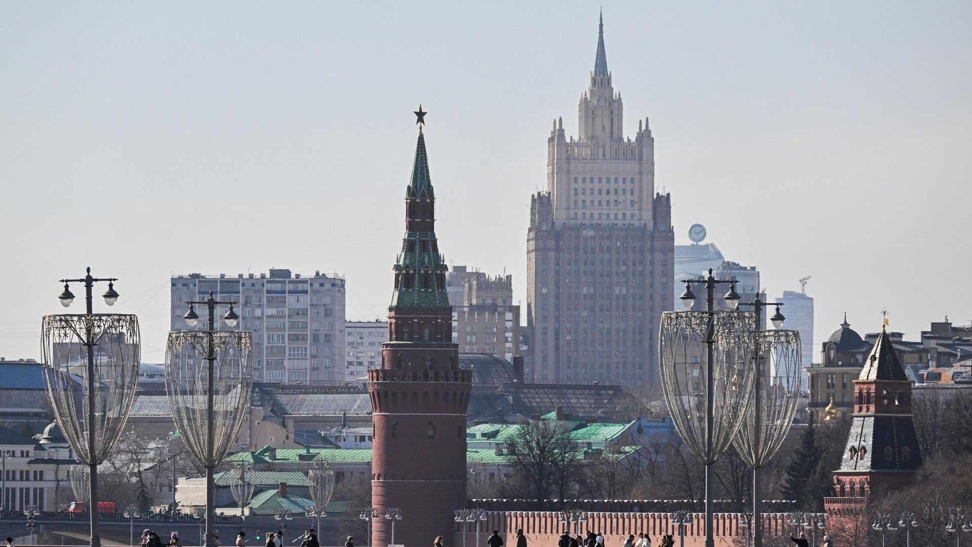 Вид на Московский Кремль и здание МИД - РИА Новости, 1920, 31.03.2025