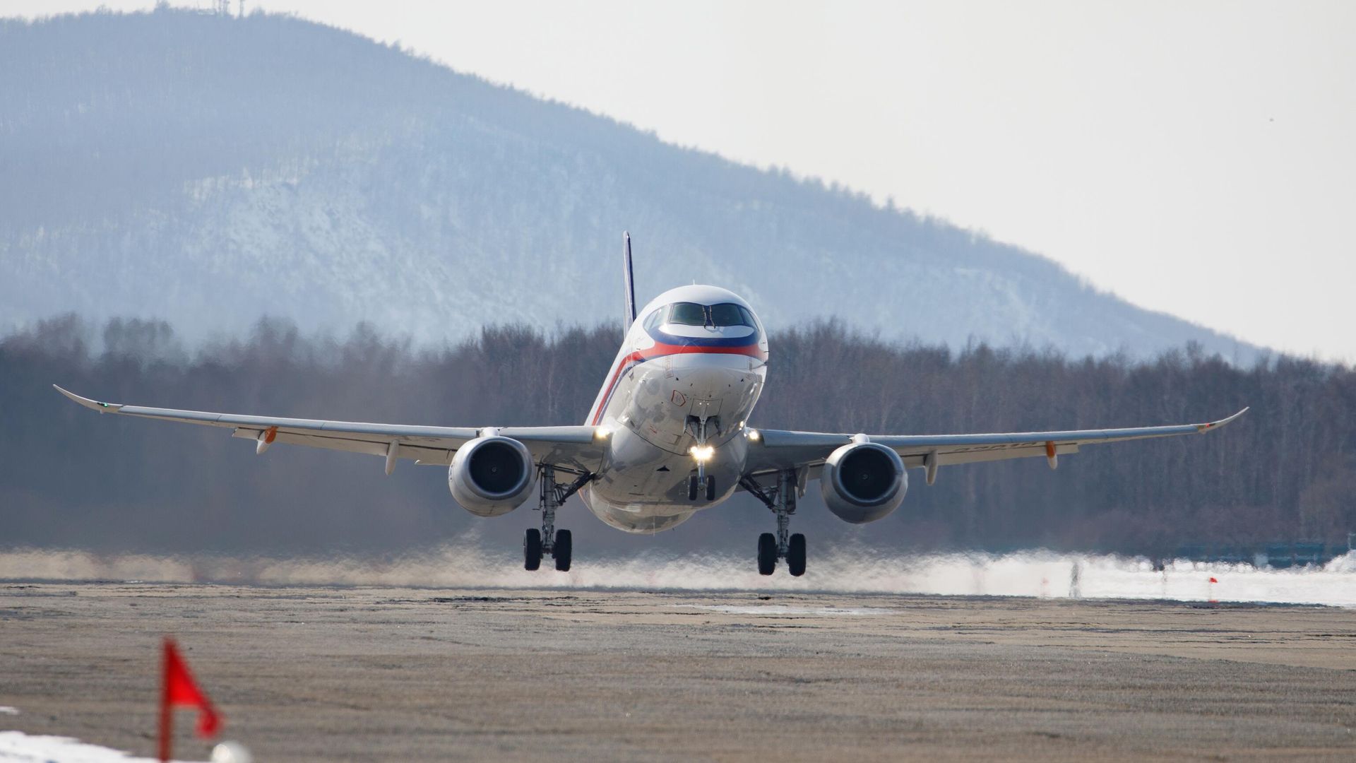 Первый полет Superjet с отечественными двигателями ПД-8 - РИА Новости, 1920, 17.03.2025