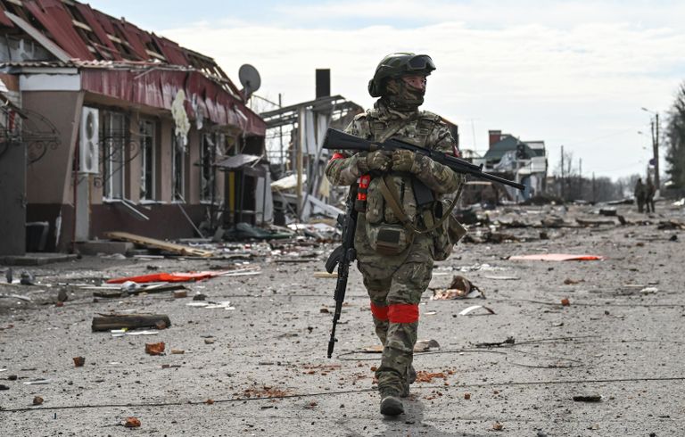 Военнослужащий РФ в освобожденной Судже Военнослужащий РФ в освобожденной Судже