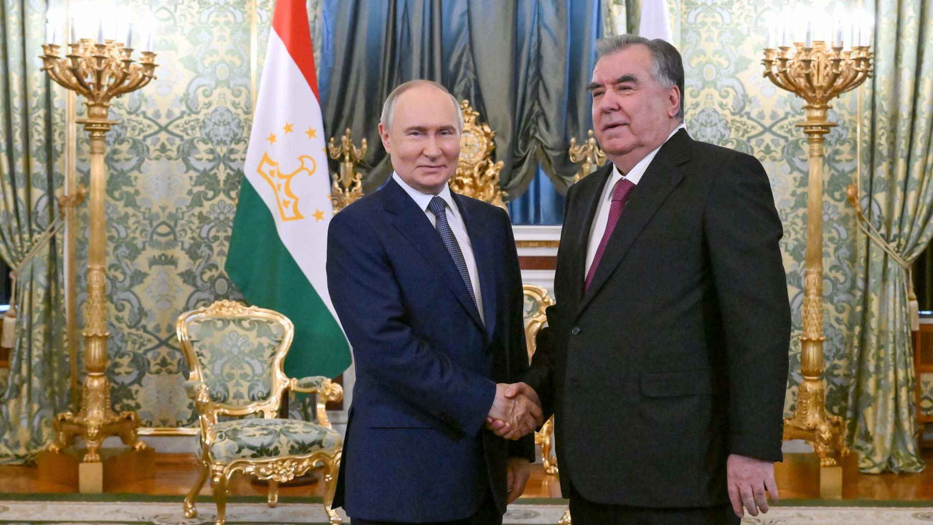 Владимир Путин и президент Таджикистана Эмомали Рахмон во время встречи Владимир Путин и президент Таджикистана Эмомали Рахмон во время встречи - РИА Новости, 1920, 17.03.2025