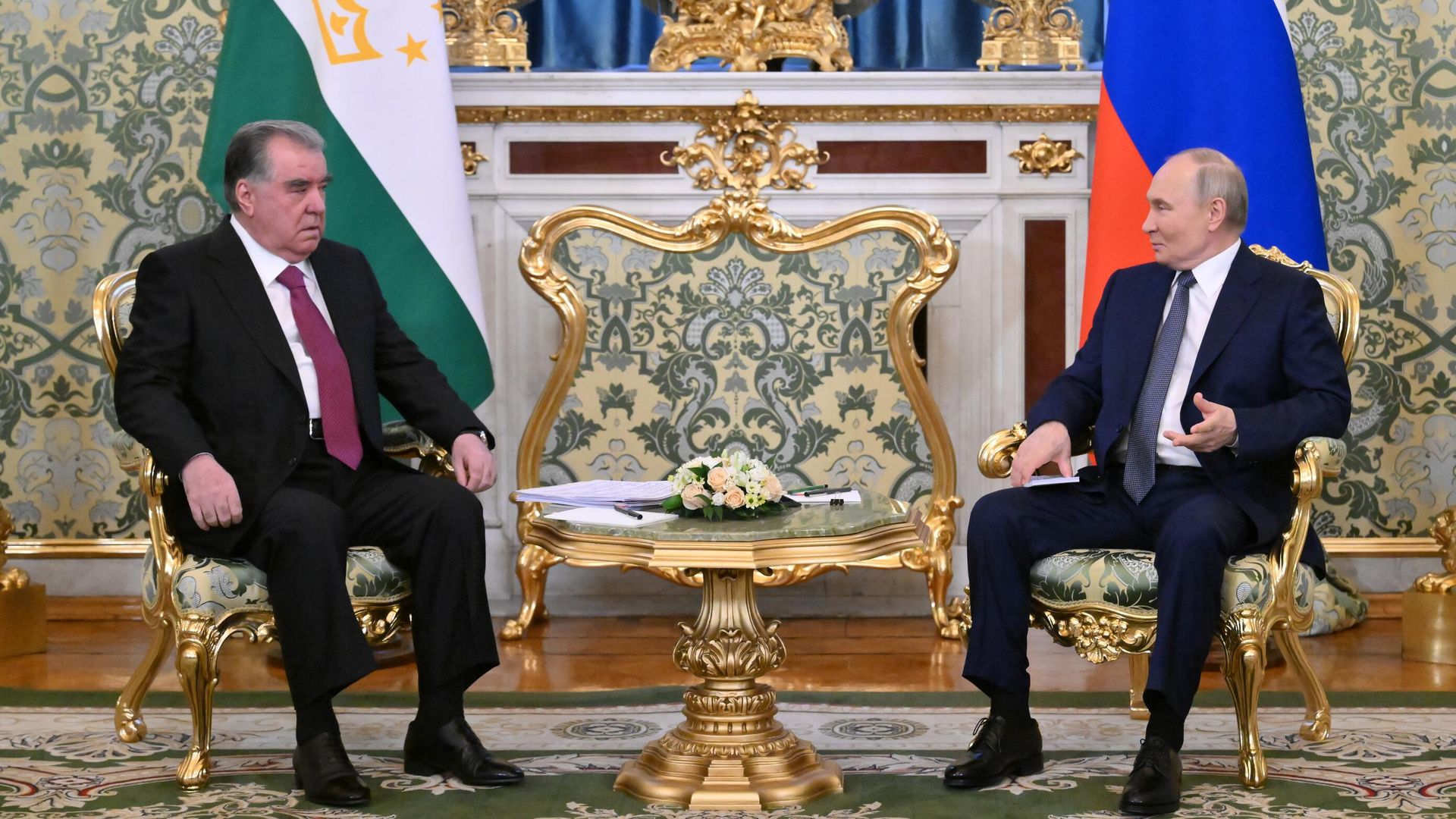 Владимир Путин и президент Таджикистана Эмомали Рахмон во время встречи - РИА Новости, 1920, 17.03.2025