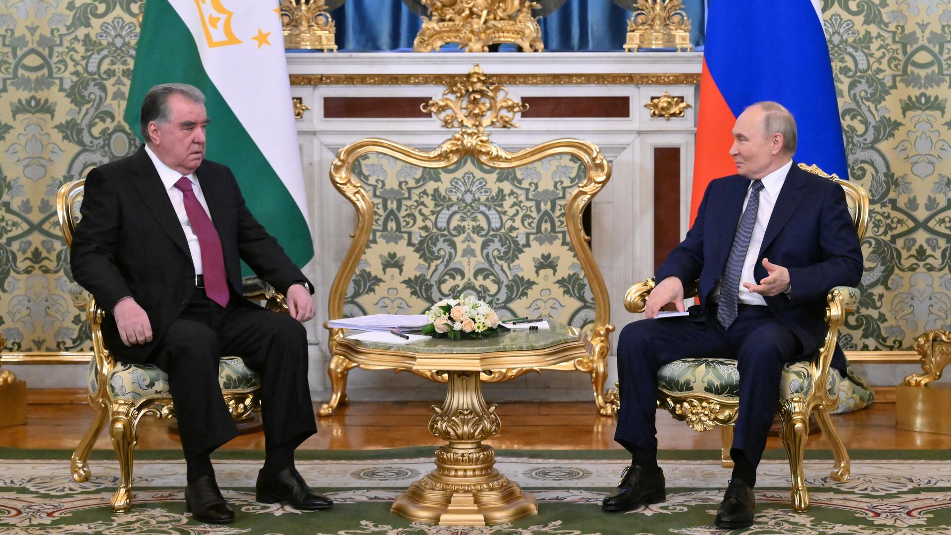 Президент РФ Владимир Путин и президент Таджикистана Эмомали Рахмон во время встречи Президент РФ Владимир Путин и президент Таджикистана Эмомали Рахмон во время встречи - РИА Новости, 1920, 17.03.2025