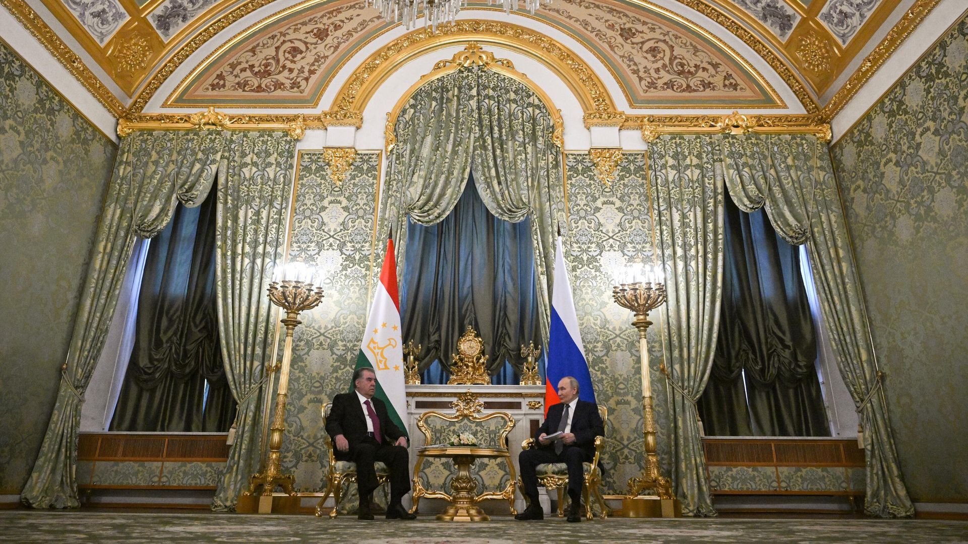 Президент РФ Владимир Путин и президент Таджикистана Эмомали Рахмон во время встречи - РИА Новости, 1920, 17.03.2025