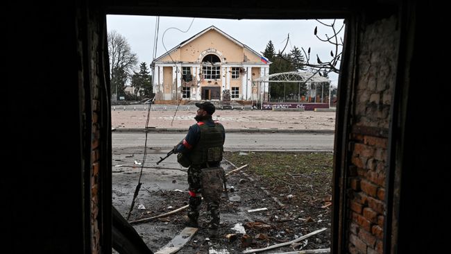 Военнослужащий СпН Ахмат МО РФ в городе Суджа